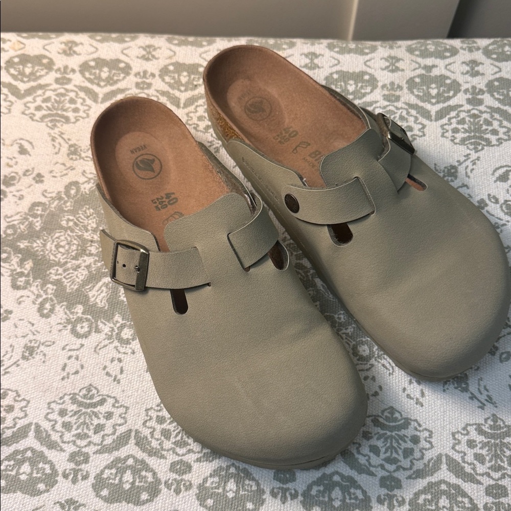 Birkenstock Boston Vegan Clogs - Picture 3 of 9